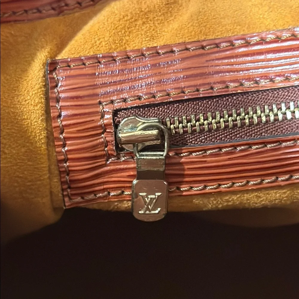 Louis Vuitton Epi Leather Noe MM in Kenyan Fauve - Picture 11 of 15